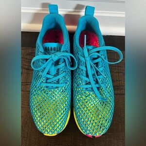 NOBULL SIZE 7 TENNIS SHOES